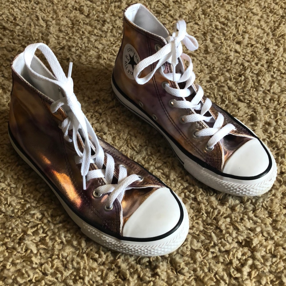 Girls converse Chuck Taylors high tops sz 1.5